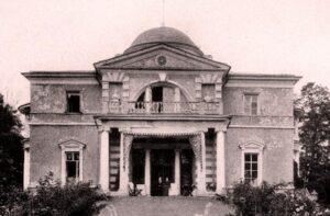 Дом князя С.П. Голицина в его имении. 
